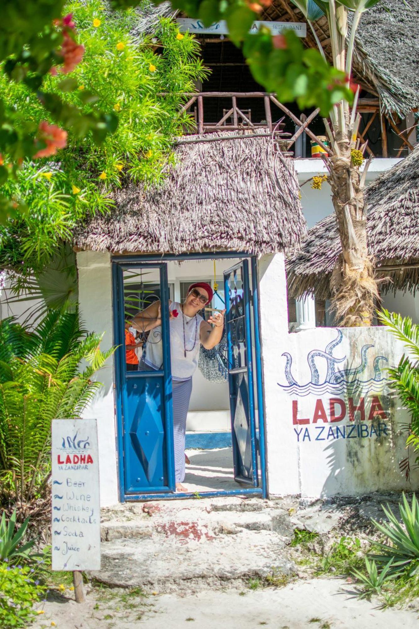 Beachfront Villa Ladha Ya Zanzibar ジャンビアニ エクステリア 写真
